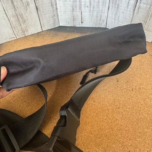 CJLA Carly Jean Los Angeles Belt Bag Fanny Pack Travel - Picture 12 of 12